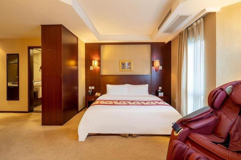 Ramada By Wyndham Wujiaochang 4*