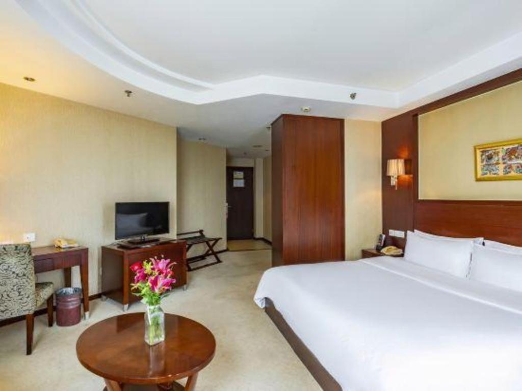 Ramada By Wyndham Wujiaochang Khách sạn 4*