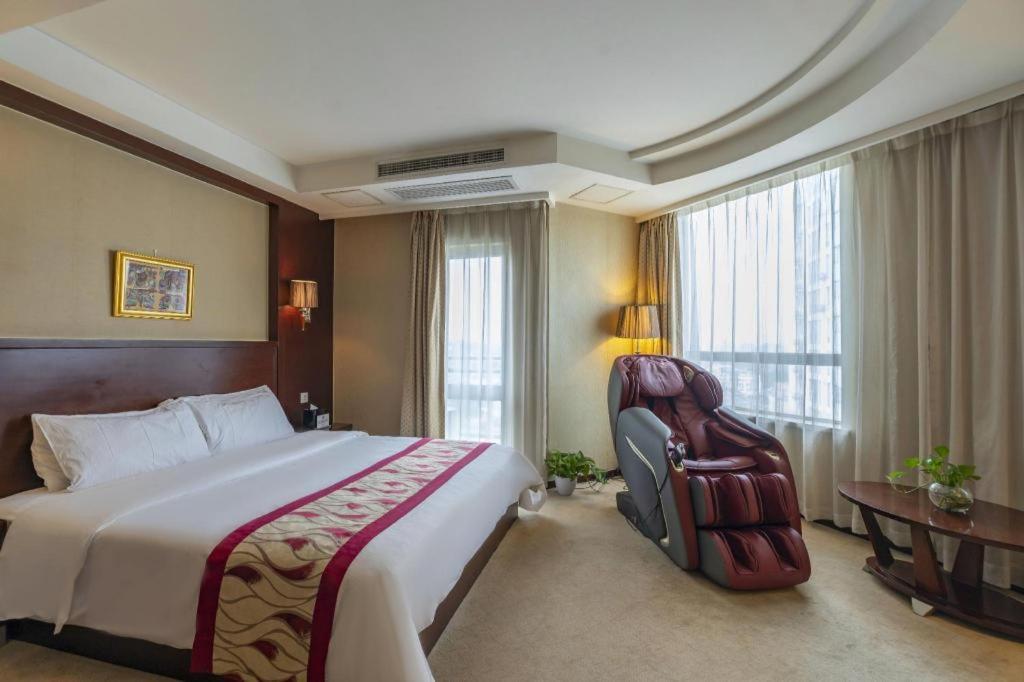 Ramada By Wyndham Wujiaochang Khách sạn 4*